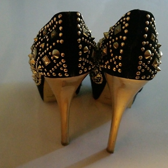 Heels (Pumps) - Picture 2 of 4